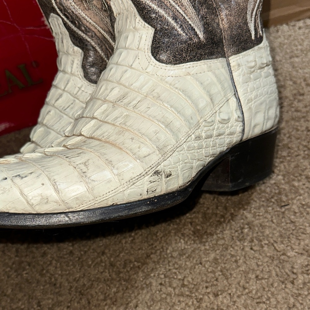 Aguila Real White and Gray crocodile Cowboy Boots with Belt - Picture 6 of 11